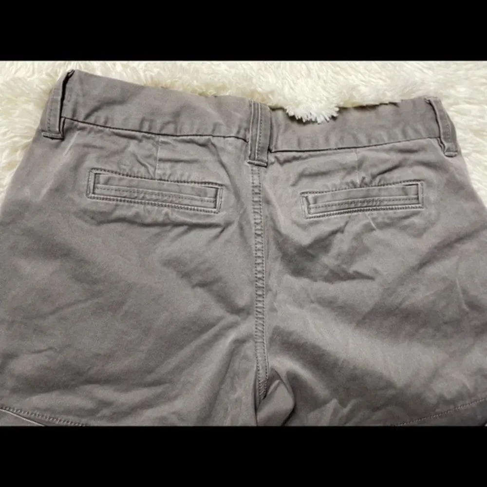Women’s Gray Banana Republic Stretch Shorts size 4
